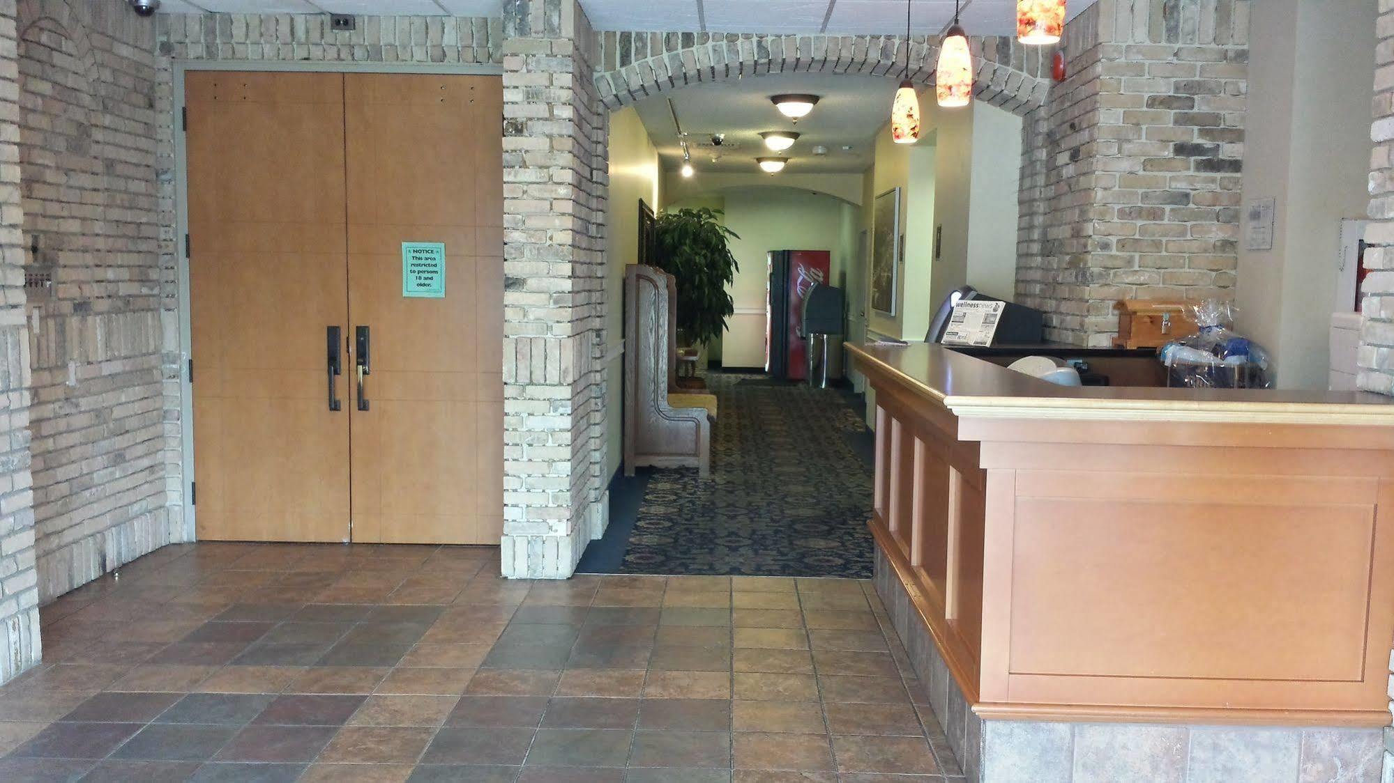 Park West Inn Уинипег Екстериор снимка