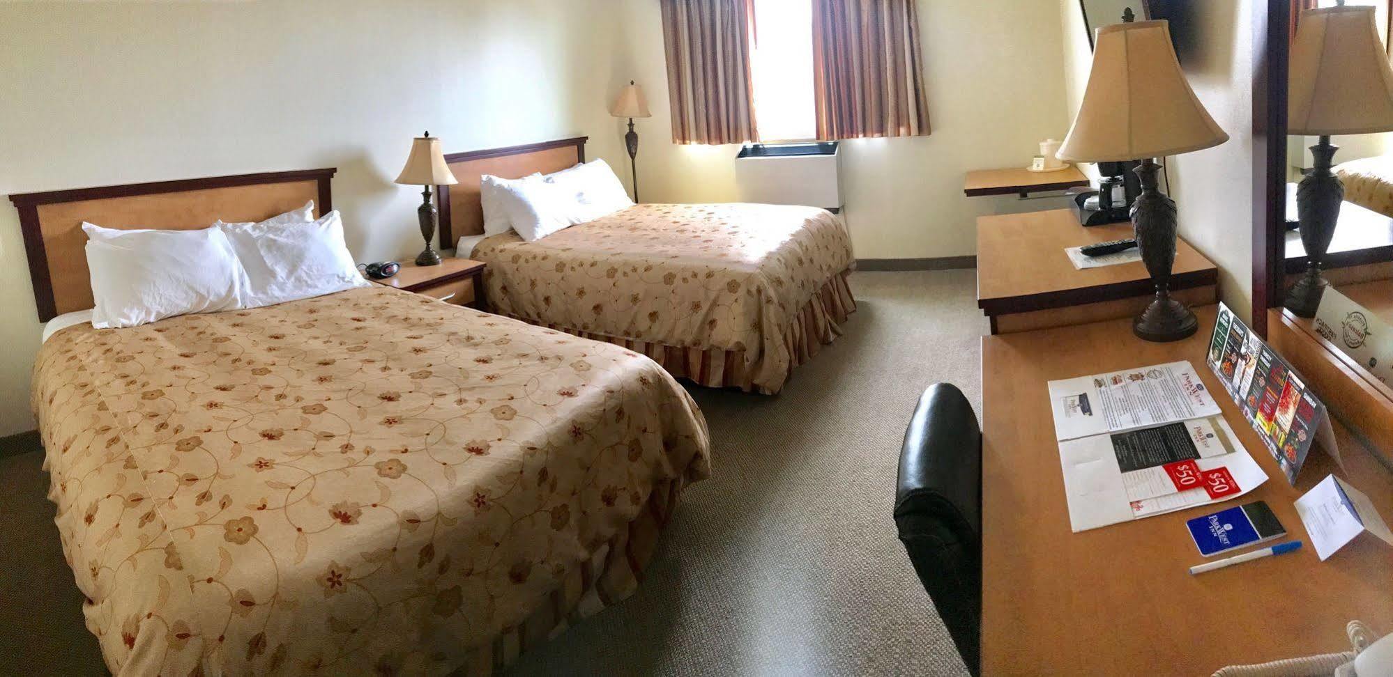 Park West Inn Уинипег Екстериор снимка